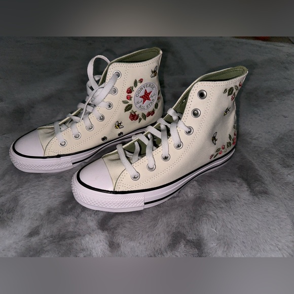 Converse never worn outside - Picture 1 of 2